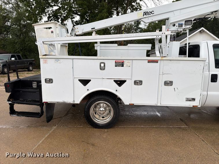 image for item FT8101 2015 Ford F450 Super Duty bucket truck