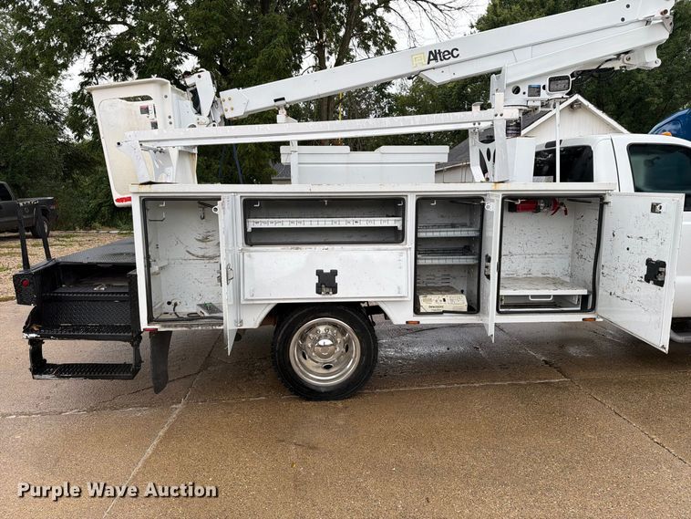 image for item FT8101 2015 Ford F450 Super Duty bucket truck