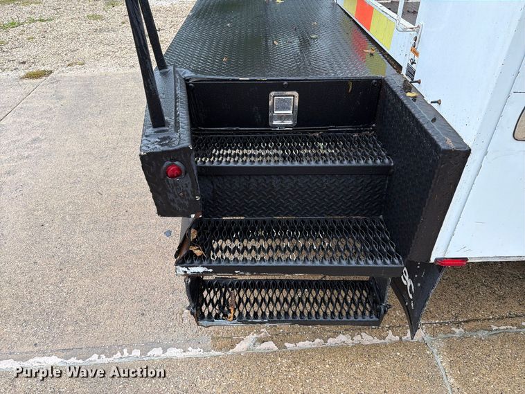 image for item FT8101 2015 Ford F450 Super Duty bucket truck