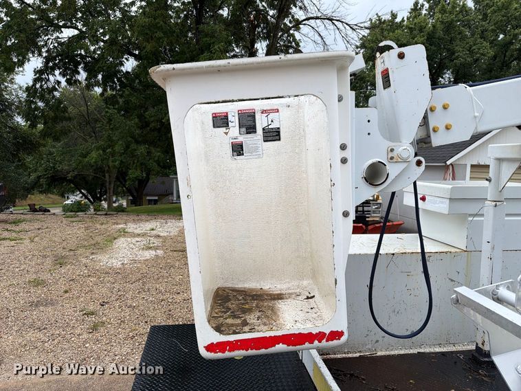 image for item FT8101 2015 Ford F450 Super Duty bucket truck
