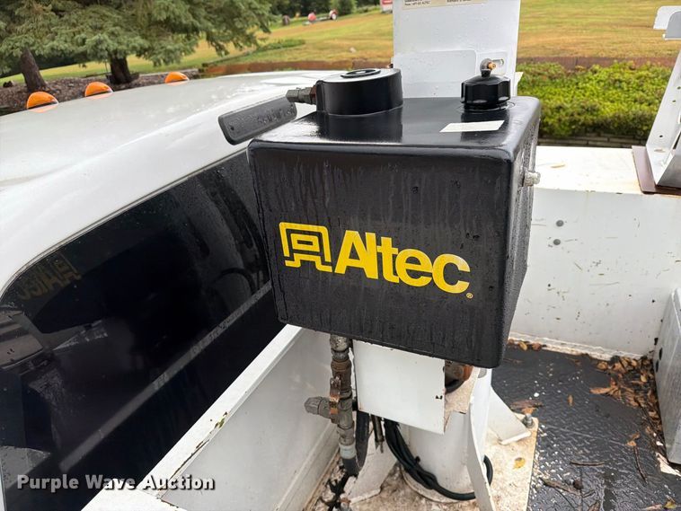 image for item FT8101 2015 Ford F450 Super Duty bucket truck