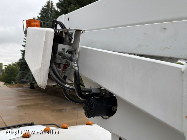 image for item FT8101 2015 Ford F450 Super Duty bucket truck