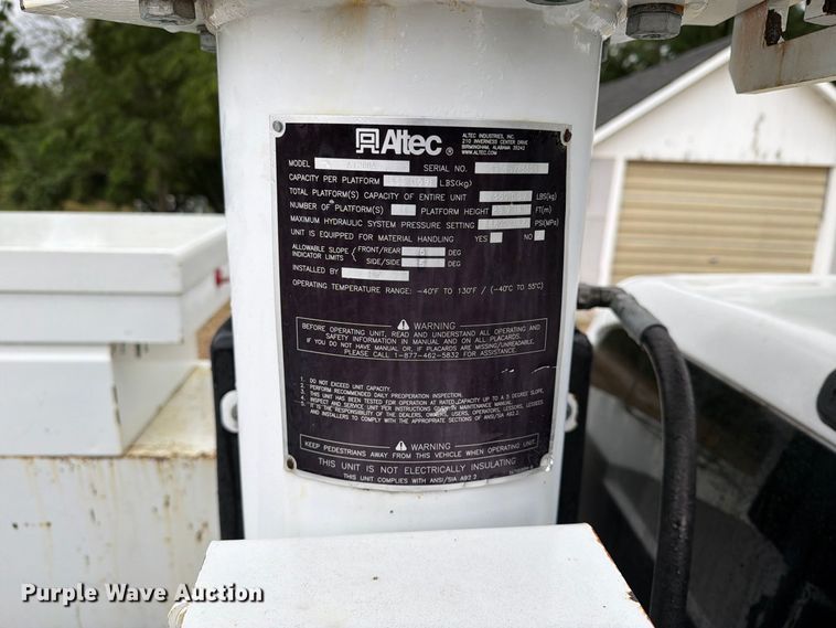 image for item FT8101 2015 Ford F450 Super Duty bucket truck
