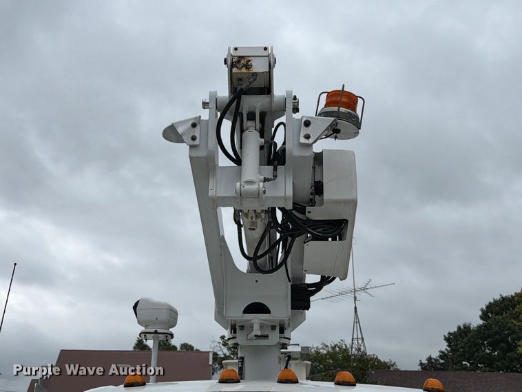 image for item FT8101 2015 Ford F450 Super Duty bucket truck