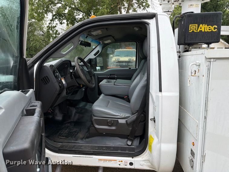 image for item FT8101 2015 Ford F450 Super Duty bucket truck