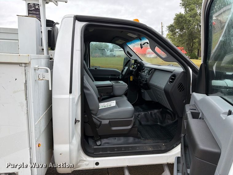 image for item FT8101 2015 Ford F450 Super Duty bucket truck