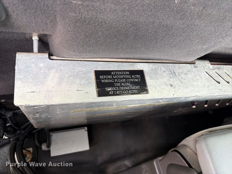 image for item FT8101 2015 Ford F450 Super Duty bucket truck