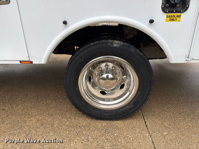 image for item FT8101 2015 Ford F450 Super Duty bucket truck