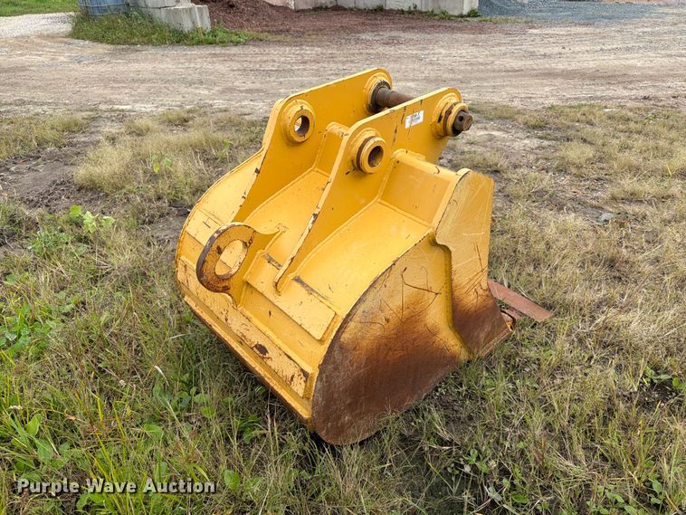 image for item FT8138 2018 John Deere AT395792 excavator bucket