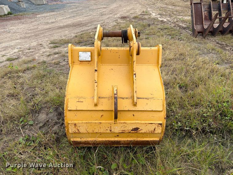 image for item FT8138 2018 John Deere AT395792 excavator bucket