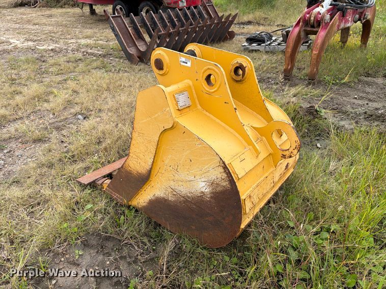 image for item FT8138 2018 John Deere AT395792 excavator bucket