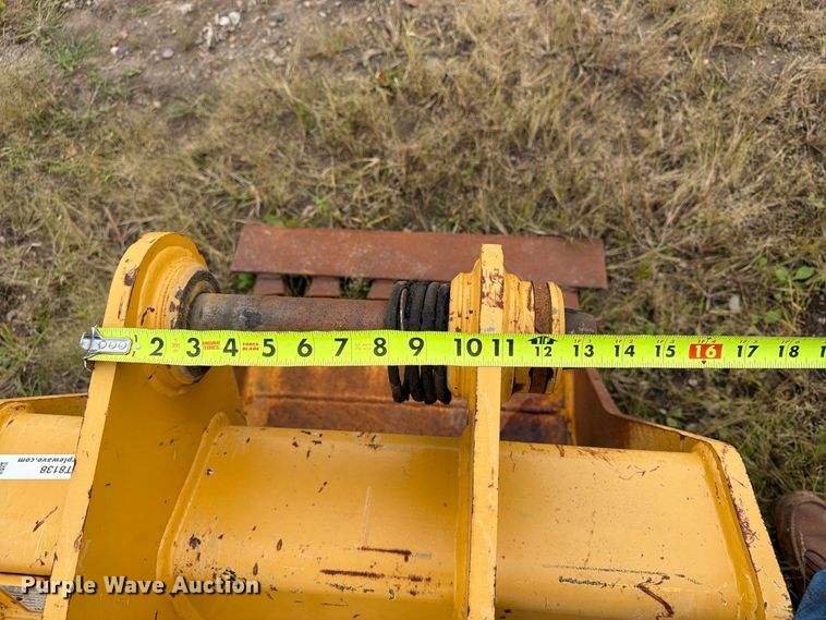 image for item FT8138 2018 John Deere AT395792 excavator bucket