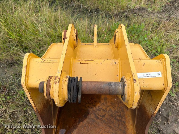 image for item FT8138 2018 John Deere AT395792 excavator bucket
