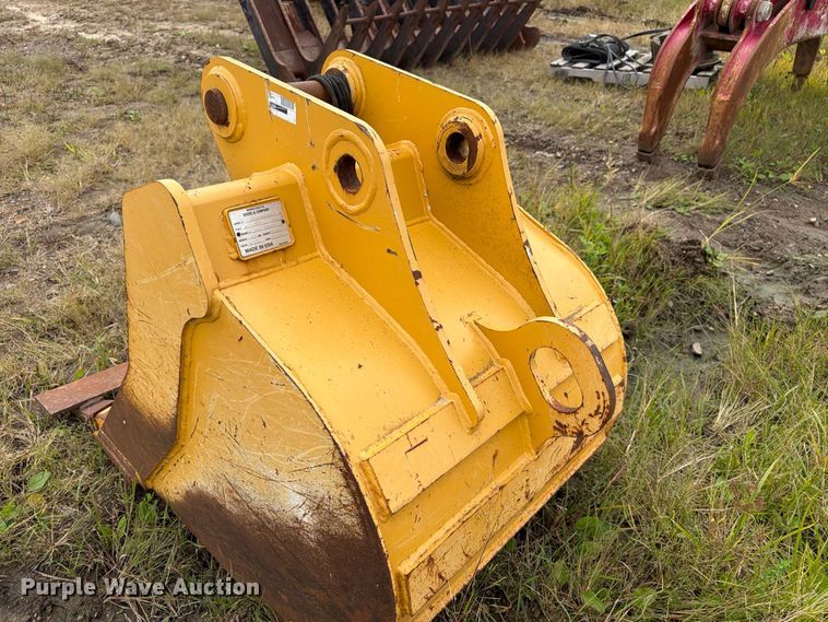 image for item FT8138 2018 John Deere AT395792 excavator bucket