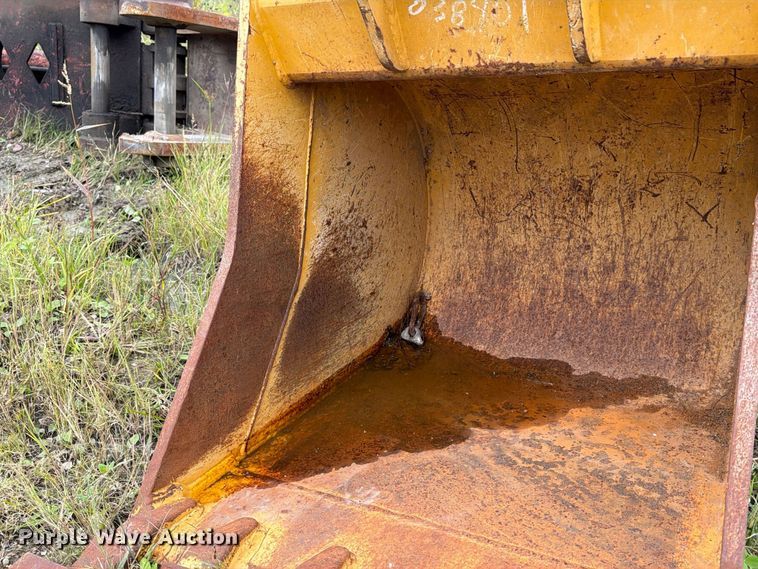 image for item FT8138 2018 John Deere AT395792 excavator bucket