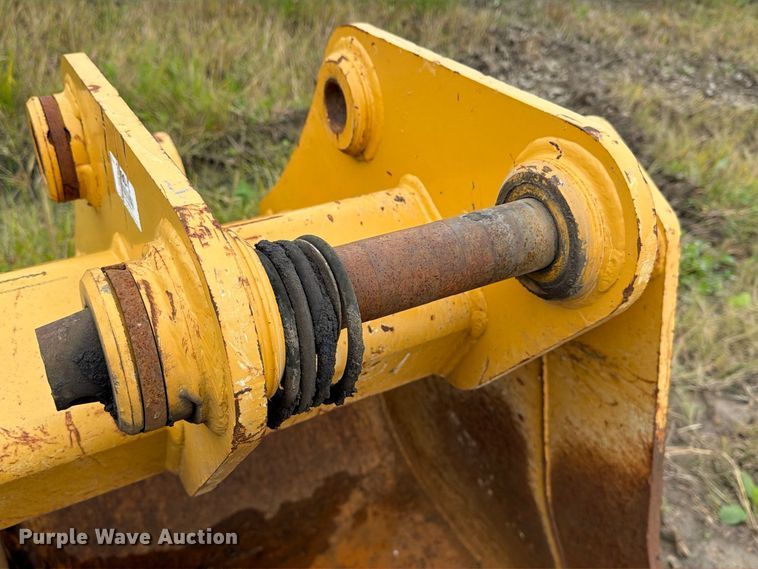 image for item FT8138 2018 John Deere AT395792 excavator bucket