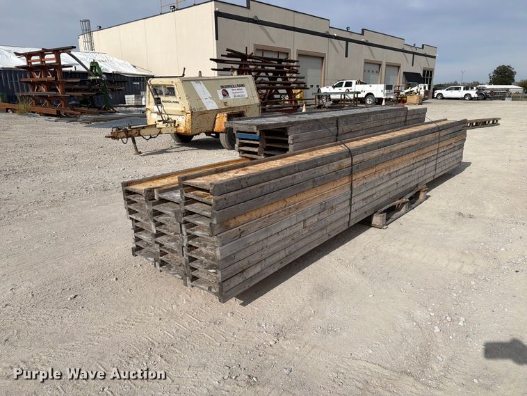 image for item FU0579 Approximately 36 ceiling joist