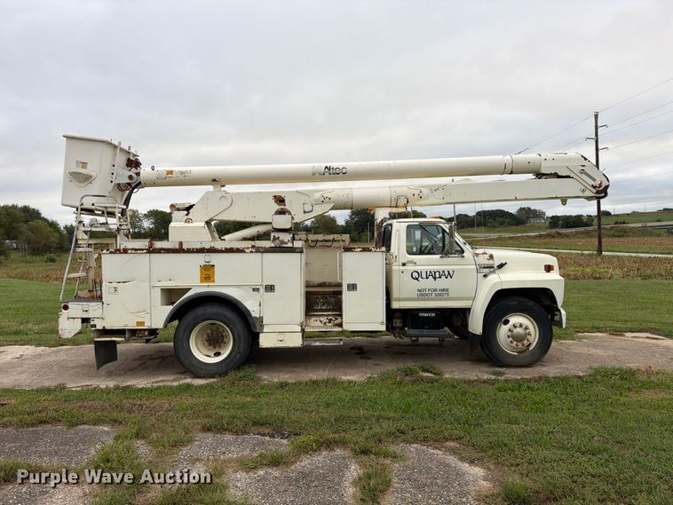 image for item FU4699 1994 Ford F700 bucket truck