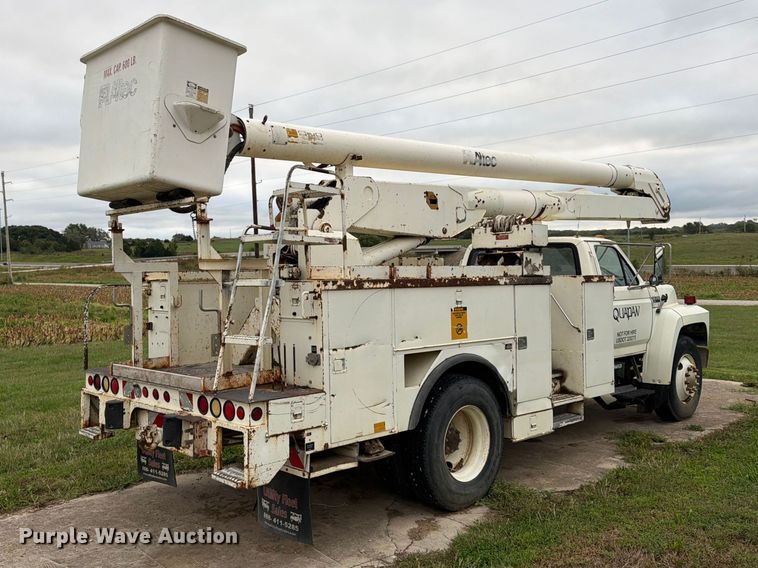 image for item FU4699 1994 Ford F700 bucket truck