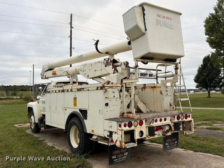 image for item FU4699 1994 Ford F700 bucket truck