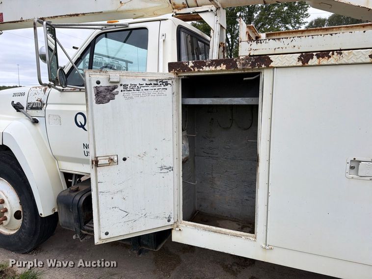 image for item FU4699 1994 Ford F700 bucket truck