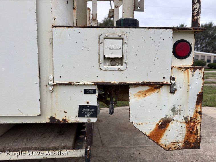 image for item FU4699 1994 Ford F700 bucket truck