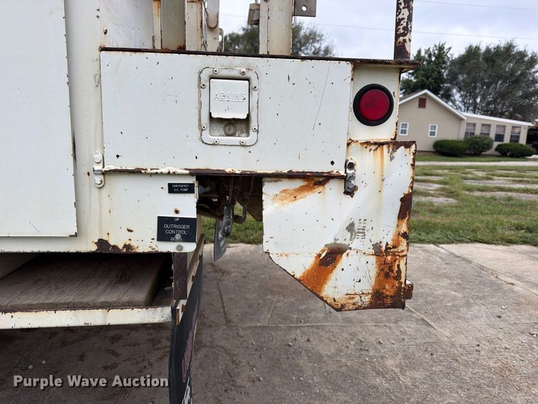 image for item FU4699 1994 Ford F700 bucket truck