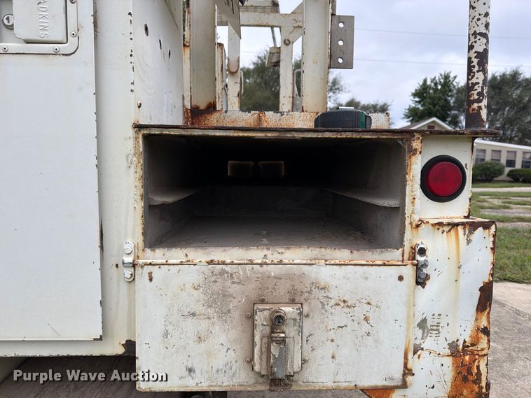 image for item FU4699 1994 Ford F700 bucket truck