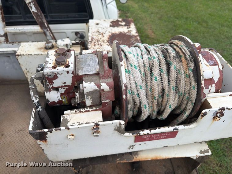image for item FU4699 1994 Ford F700 bucket truck