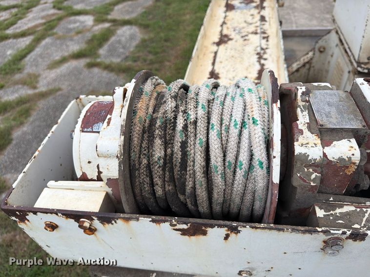 image for item FU4699 1994 Ford F700 bucket truck