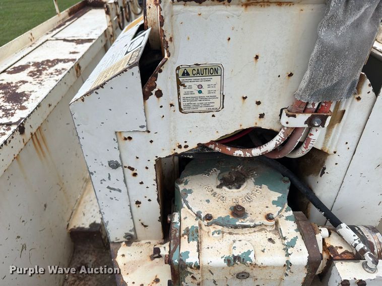 image for item FU4699 1994 Ford F700 bucket truck
