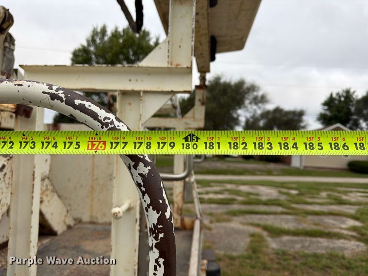 image for item FU4699 1994 Ford F700 bucket truck