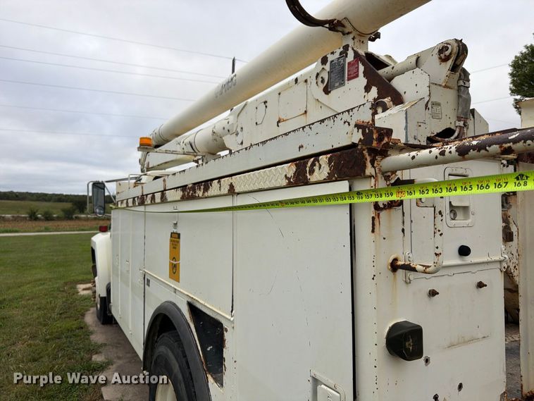 image for item FU4699 1994 Ford F700 bucket truck