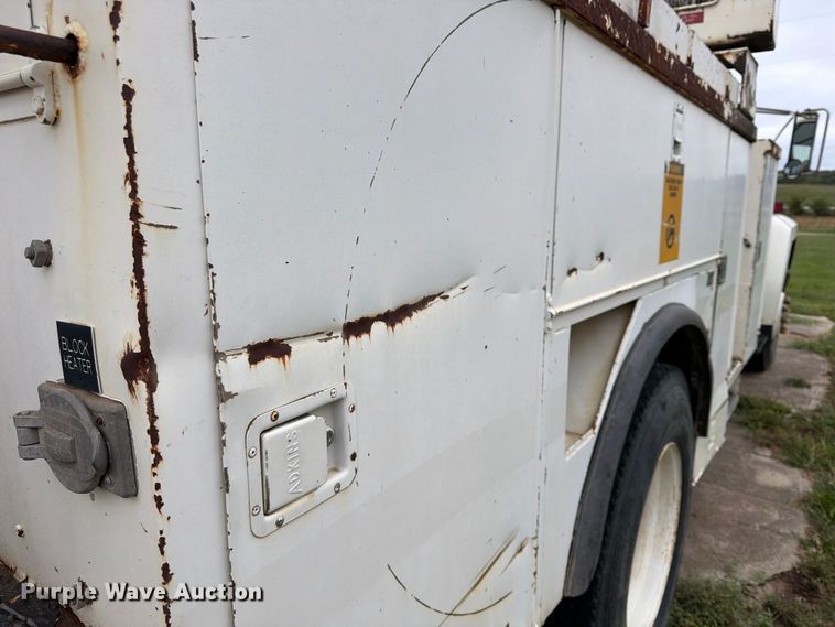 image for item FU4699 1994 Ford F700 bucket truck