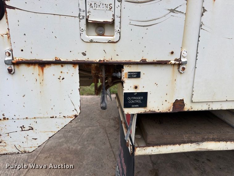 image for item FU4699 1994 Ford F700 bucket truck