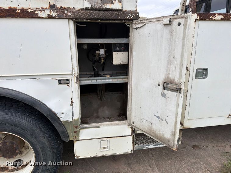 image for item FU4699 1994 Ford F700 bucket truck