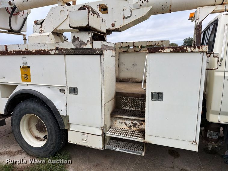 image for item FU4699 1994 Ford F700 bucket truck