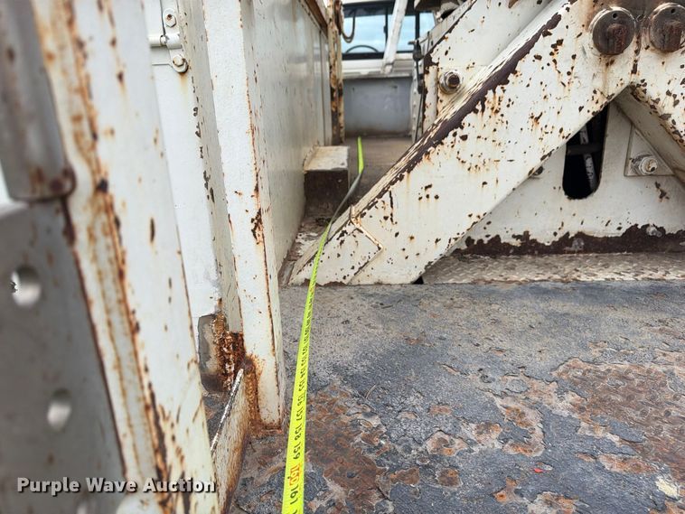 image for item FU4699 1994 Ford F700 bucket truck