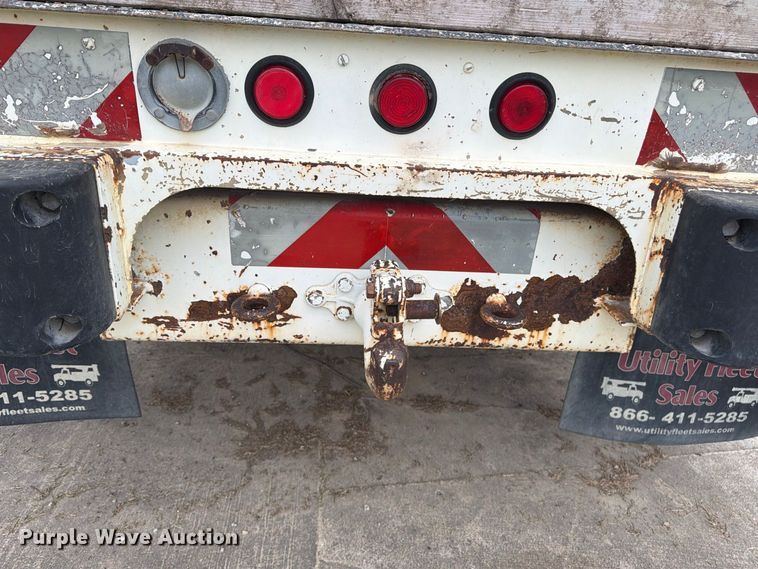 image for item FU4699 1994 Ford F700 bucket truck