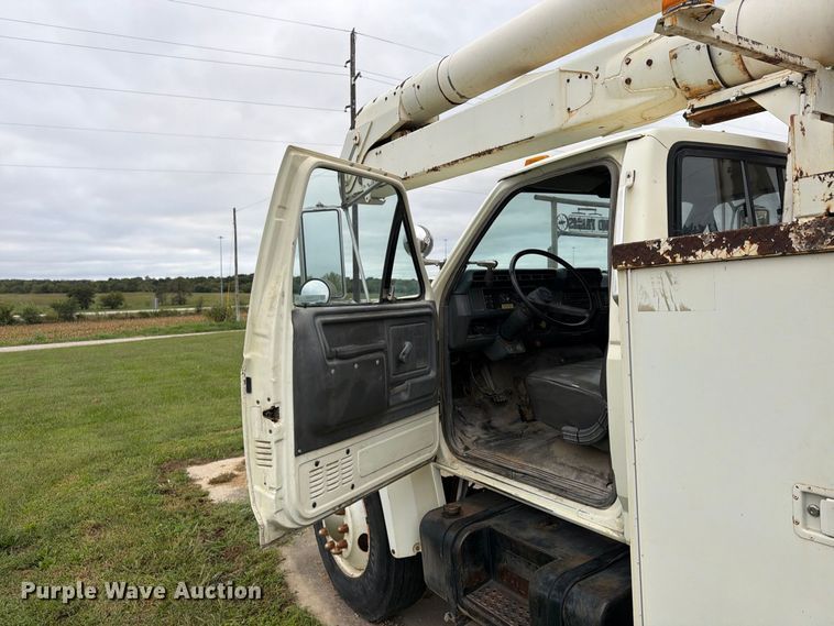 image for item FU4699 1994 Ford F700 bucket truck
