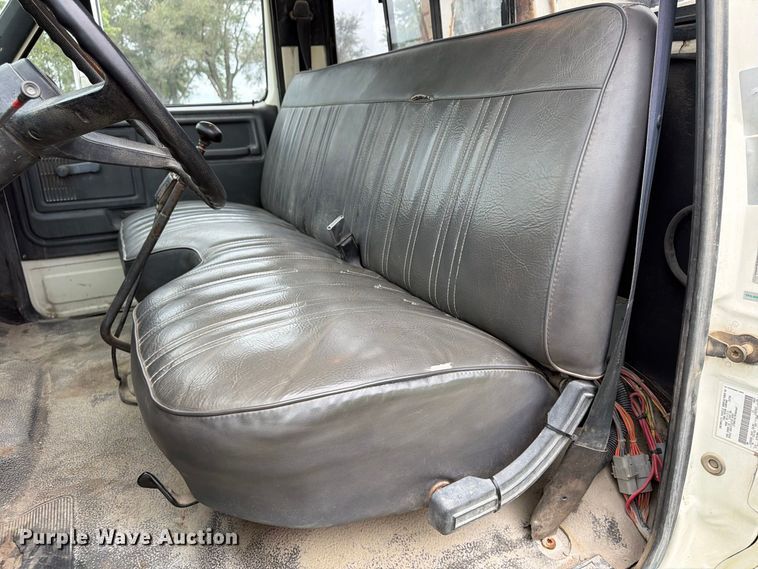 image for item FU4699 1994 Ford F700 bucket truck