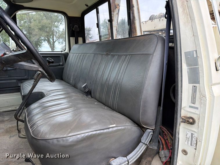 image for item FU4699 1994 Ford F700 bucket truck