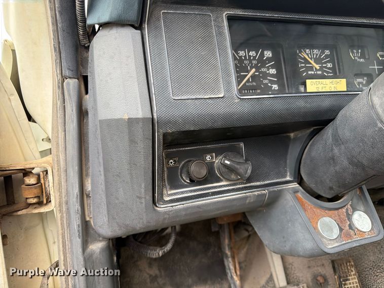 image for item FU4699 1994 Ford F700 bucket truck