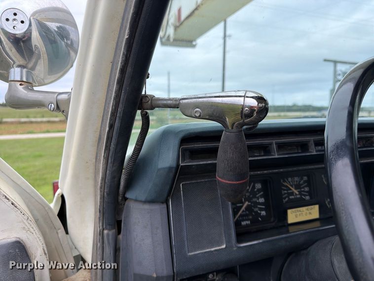 image for item FU4699 1994 Ford F700 bucket truck