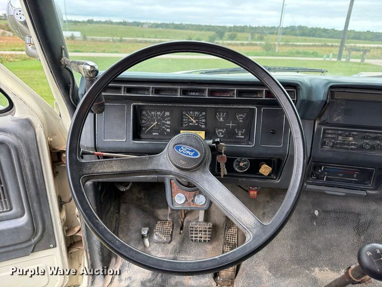 image for item FU4699 1994 Ford F700 bucket truck