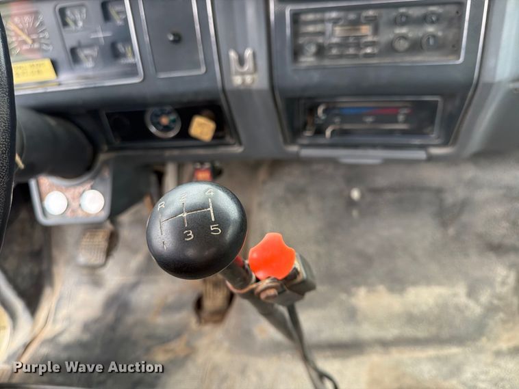 image for item FU4699 1994 Ford F700 bucket truck