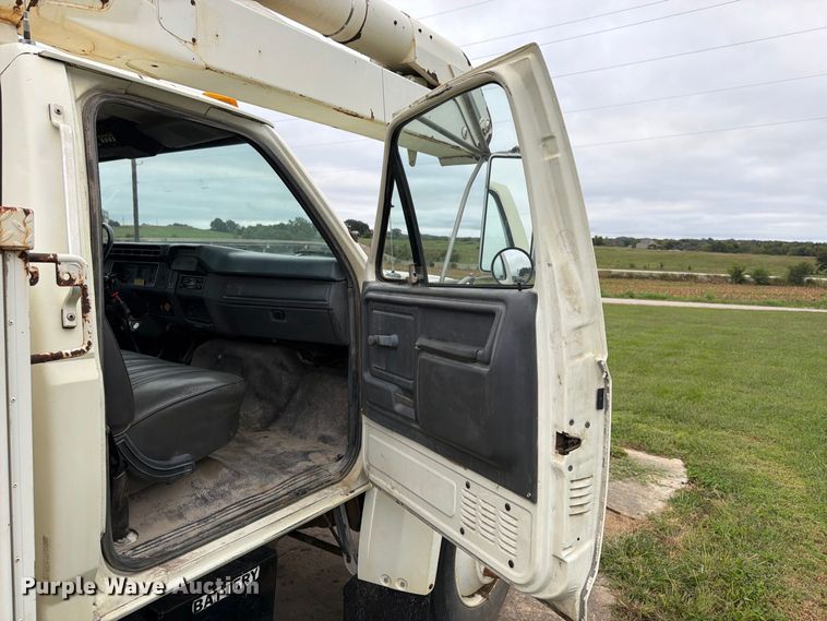 image for item FU4699 1994 Ford F700 bucket truck