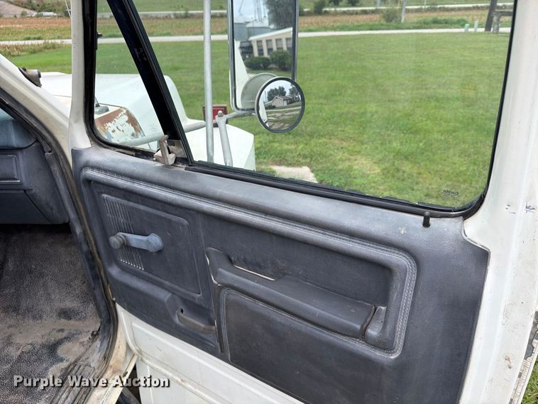 image for item FU4699 1994 Ford F700 bucket truck
