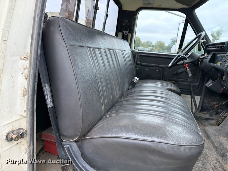 image for item FU4699 1994 Ford F700 bucket truck