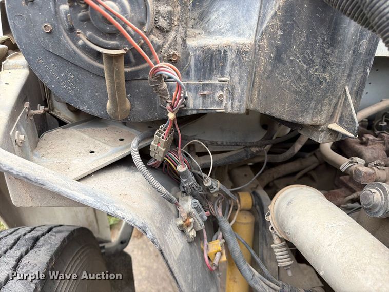 image for item FU4699 1994 Ford F700 bucket truck
